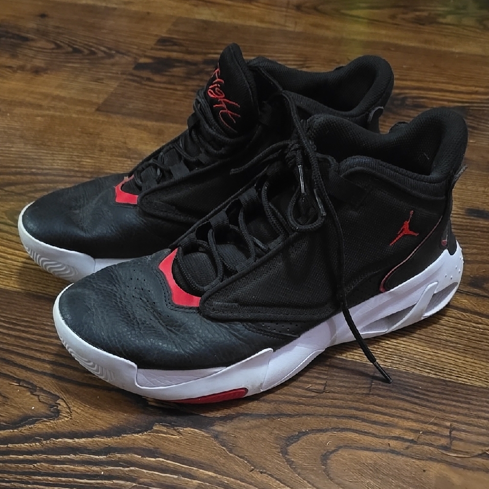 Jordan Men's Black and Red Athletic Sneakers
